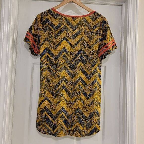 LulaRoe Classic T-shirt ~ size Medium ~ (NWT) - Picture 2 of 5